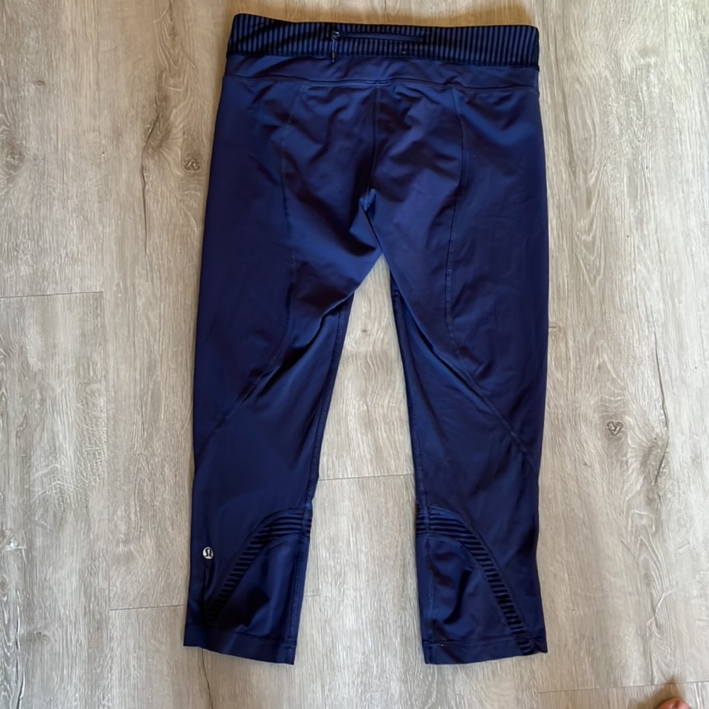 Lululemon cropped legging purple sz. 8
